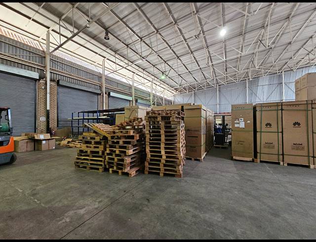 4,665M² WAREHOUSE TO LET IN LINBRO PARK